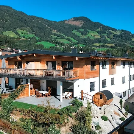 Zillerheart - Balcony Und Car Park By Alpenluxus شقة