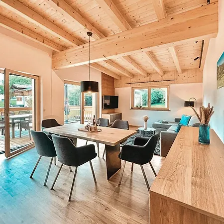 Vakantiehuis Zillerheart - With Balcony & Mountain View, Alpenluxus Collection Fügen